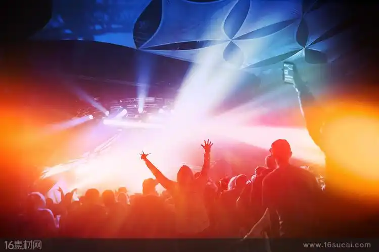 演唱会现场欢呼的人群背景高清图片