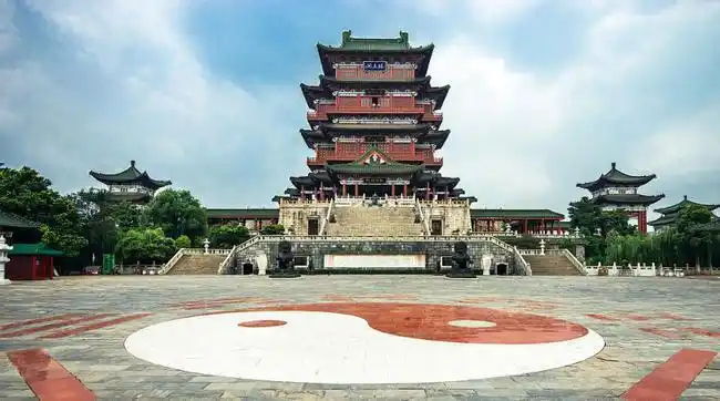 江西的地标性建筑,千年来29次被翻修,如今更让人流连忘返!