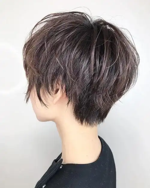 短发波波头烫一烫不老气还很时尚