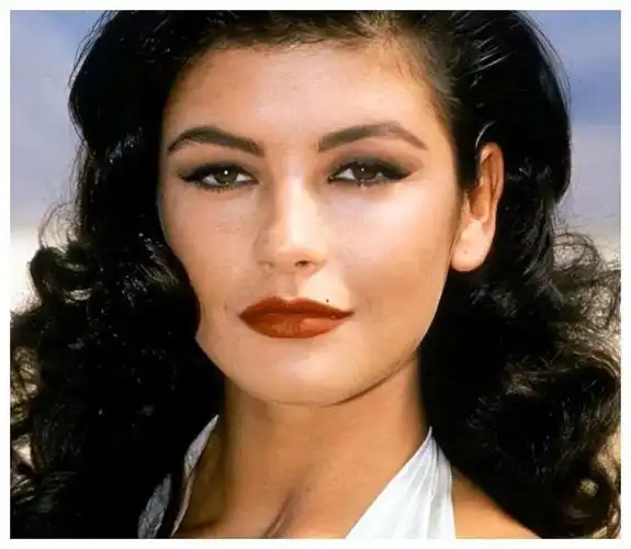 泽塔琼斯:内外兼修,传奇之路- 世界最美的女人|女神_网易订阅