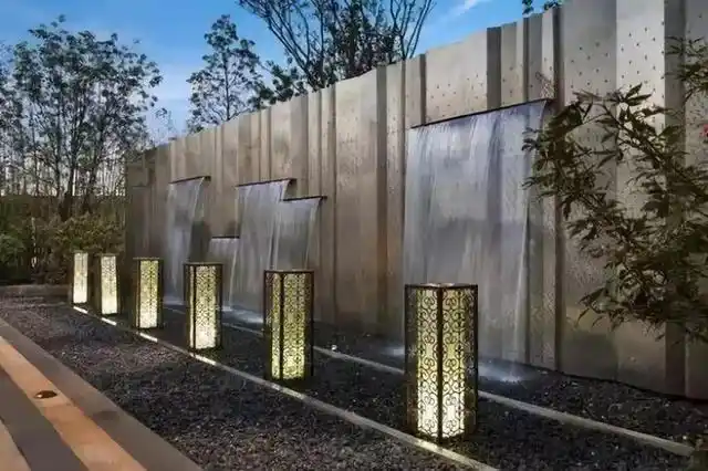 流水景墙邂逅自然的朦胧水流