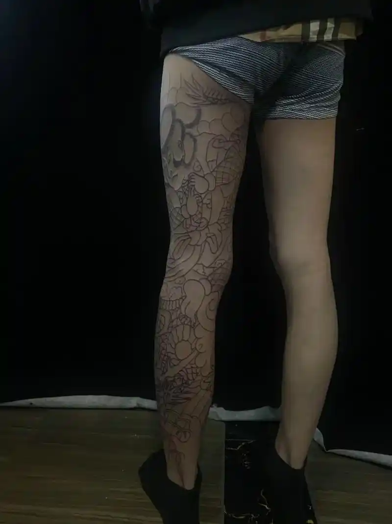 日式老传统 #花腿线条 #纹身作品 #成都纹身 #tatt - 抖音
