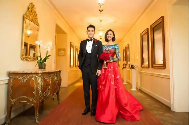 袁弘张歆艺大婚胡歌领衔伴郎团图