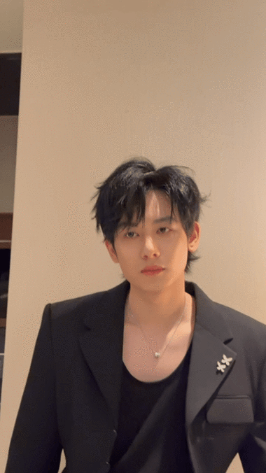 百花奖红毯##胡先煦你生图帅成这样##百花奖明星造型