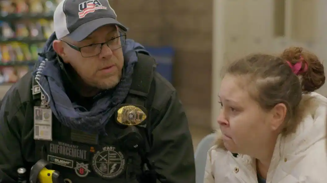 美国纪录片揭露现代赏金猎人,全副武装猎物都是社会最弱势群体