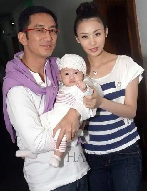 最终吴启华娶了比他小21岁石洋子,但是石洋子是一个极其不负责任的