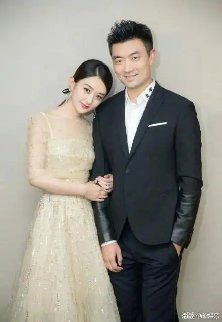 黄斌为什么签约赵丽颖 赵丽颖黄斌合约到期结束合作