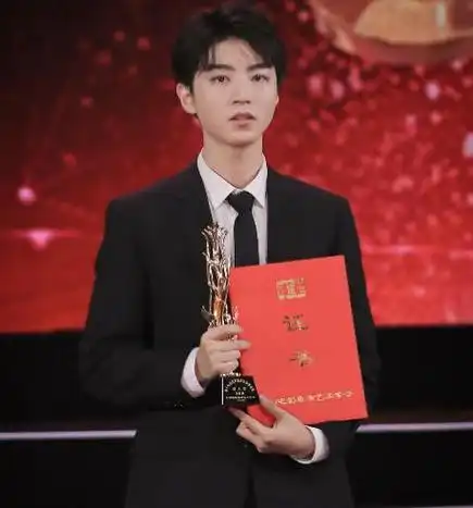 王俊凯梦想之路上的多面达人多才多艺的中国内地艺术明星