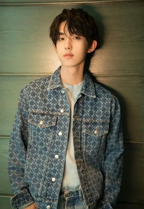郭俊辰格纹夹克帅气图片写真59