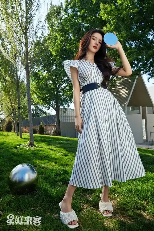 从性感港风到街头酷girl,刘些宁四种风格演绎当潮态度 | 星鲜来客