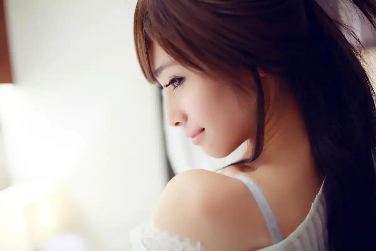 小清新妩媚美女高清电脑桌面壁纸