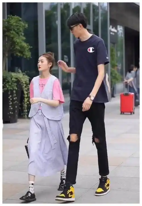 女孩168cm超高,却因"最萌身高差"走红,男票裤子需定制?