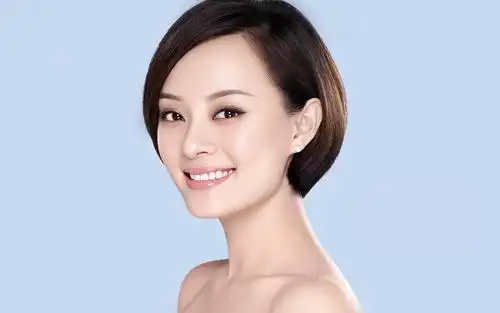 孙俪发文为祖国送祝福 晒演出照短发利落气色好