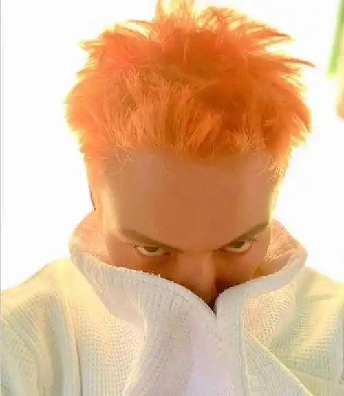 陈伟霆:头发染橙色,整体造型"撞脸"90版《封神榜》中的雷震子_什么