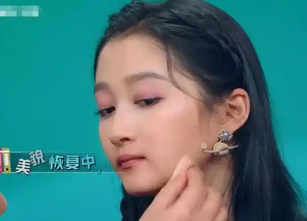 关晓彤被沈腾"直男式卸妆",看到效果,终于明白鹿晗的审美!