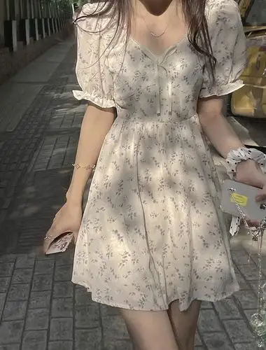 家人们帮我选一条裙子