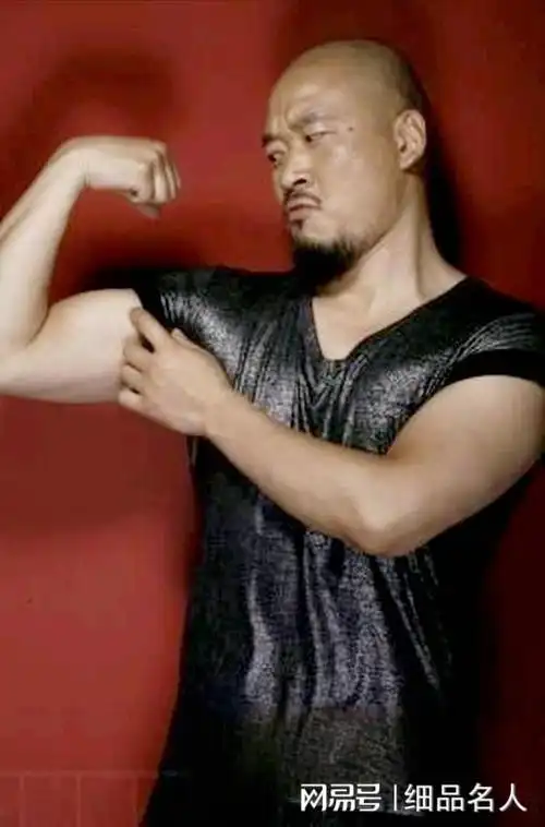 配角,外表凶狠,生活中是暖心丈夫|吴京|赵文卓|实力派演员_网易订阅