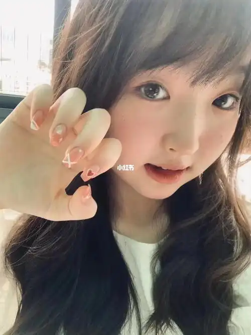 一高考完就约姐妹们去做了个美美的指甲!