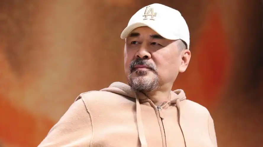 网红给《草木人间》写歌了,陈建斌mv中变显眼包,一开口忘记原唱