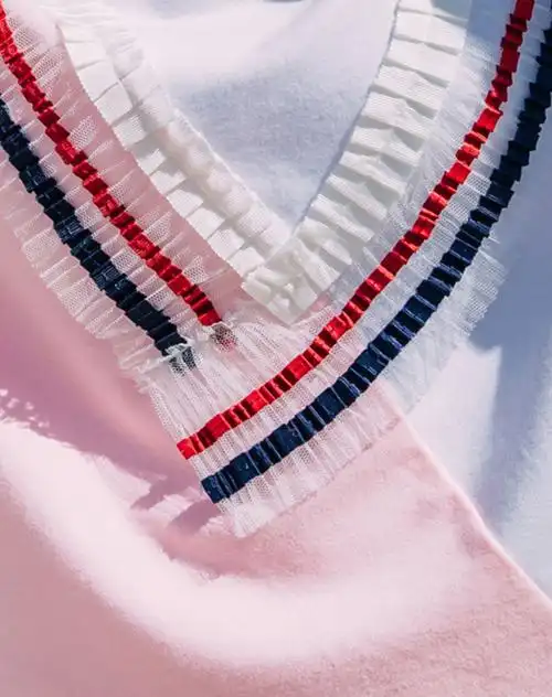 冰粉色百褶网纱拼接t恤