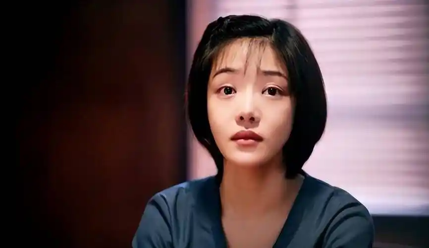 孙红雷,郭富城主演的电影《全民目击》,一举让邓家佳成为首个八零后"