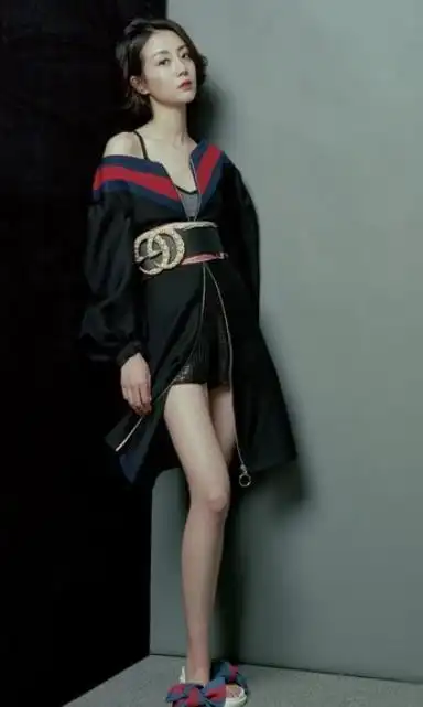 前嘉行传媒艺人李溪芮,参加冷门综艺,五官精致,穿着越发时尚