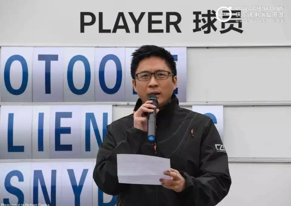 郭晶晶被催生4胎,霍启刚强势回应无力反驳,国际章迈不进的门槛