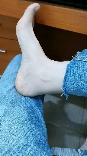 脚丫子好臭#还有半瓶红酒,干了!