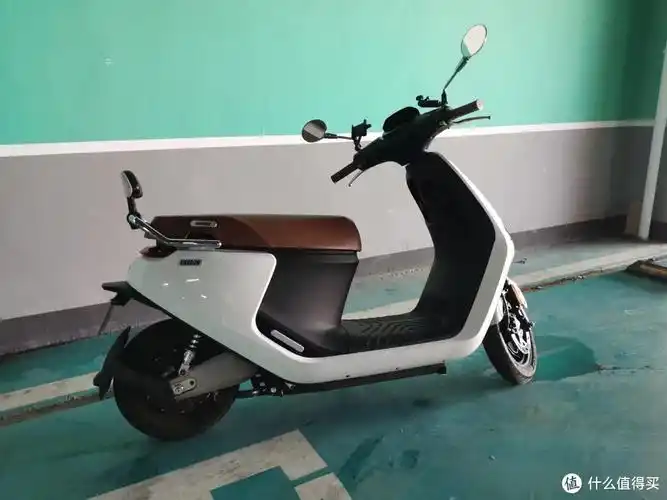 九号电动车 篇一:九号电动e110l,2年8000公里通勤体验!(一)_电动车_什