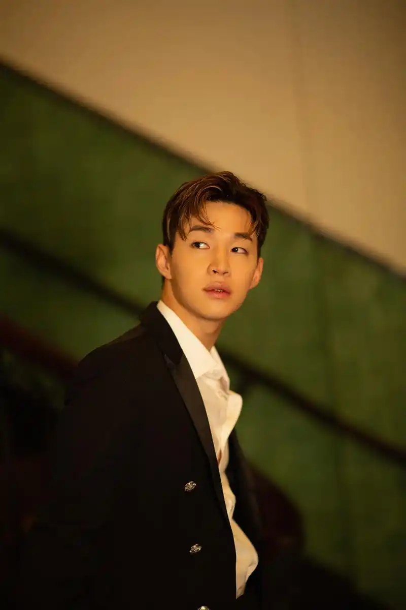 刘宪华帅气亮相征途发布会11月22日见证蜕变初心不改