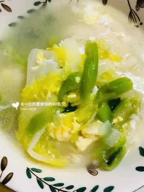 丝瓜鸡蛋面  #丝瓜面材料:面条,丝瓜,鸡蛋,娃娃菜做法:丝瓜去皮去芯
