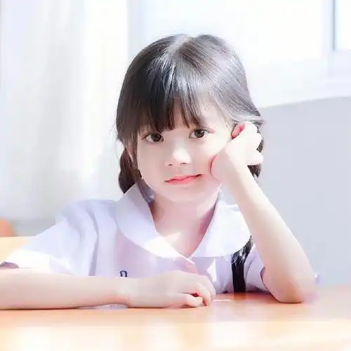分享头像泰国网红小女孩拿图评礼貌拿