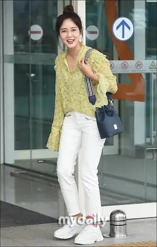 「md photo」 韩国女艺人成宥利飞往法国巴黎拍杂志写真