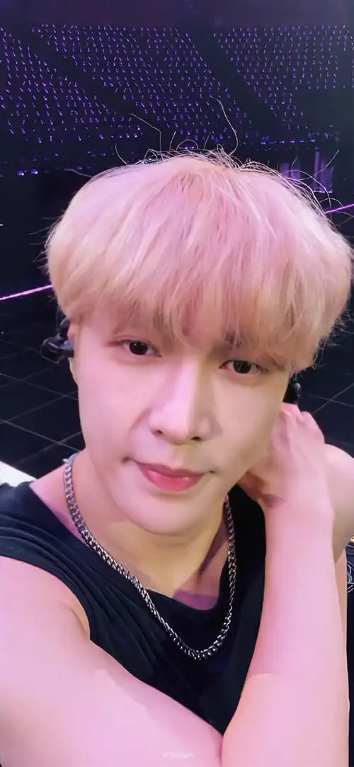 张艺兴边直播边彩排#太可爱噜93@张艺兴