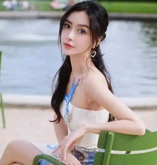 因为节目的录制时间和之前安排好的工作行程冲突,这几天杨颖不参与