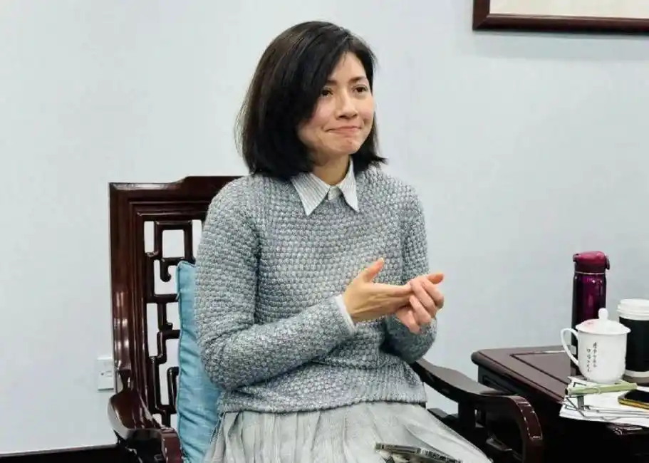 知名主持人吉雪萍失去女儿,自曝"向死而生",招来骂声一片_腾讯新闻