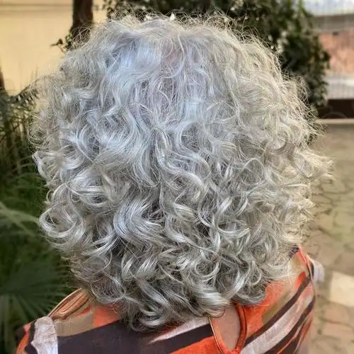 老年人头发稀少白发又多怎么烫发好看这五款发型洋气又减龄