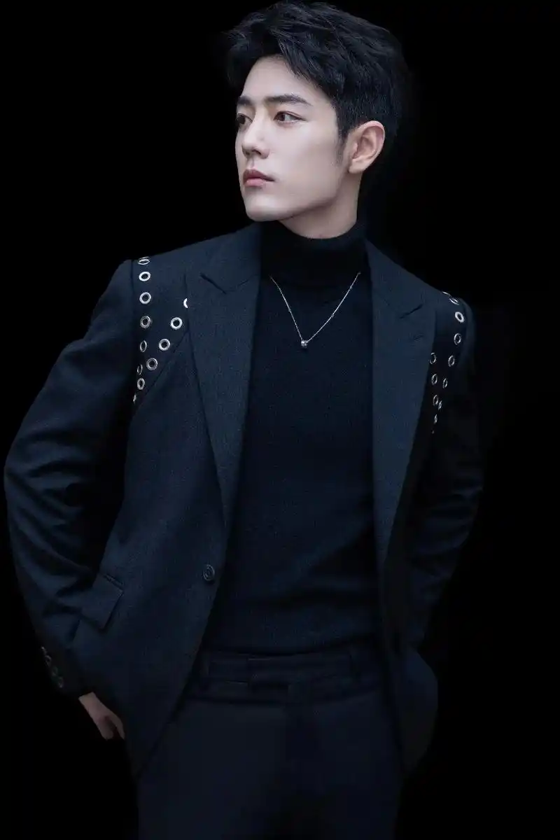 肖战微博之夜是闪闪发光不需要形容词的肖战啊