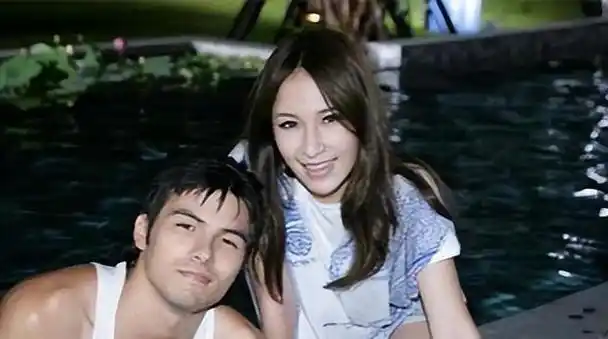 萧亚轩:17岁已是"人间辣妹",20年换17任,如今事业焕发第二春