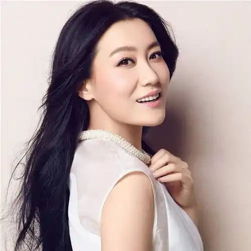 军旅歌手谭晶:嫁大8岁科学家老公,婚后生两女,生活幸福甜蜜_音乐_父母