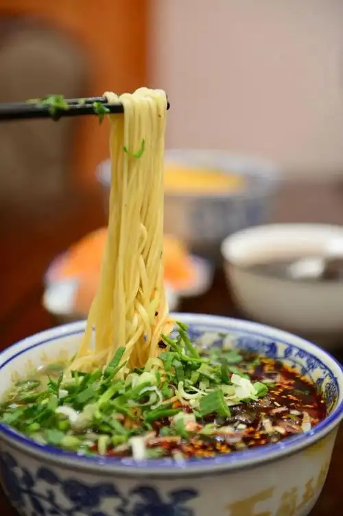 兰州牛肉面,凭什么是"天下第一面"?|拉面|辣子|美食_网易订阅