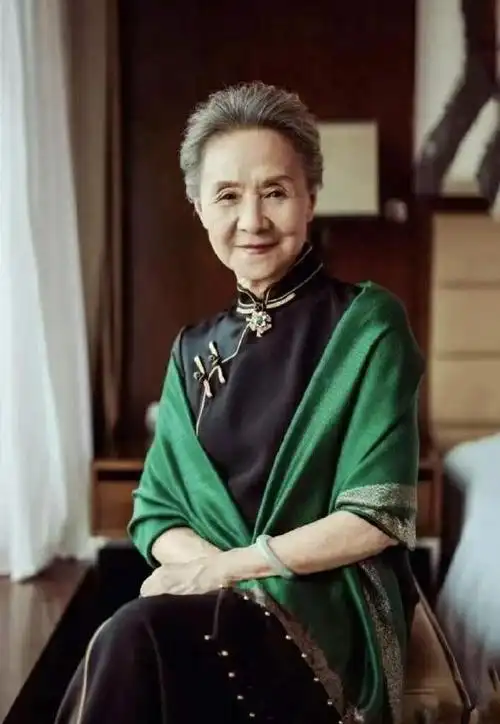 当86岁吴彦姝61岁何赛飞撞上32岁杨紫才知道美真的无关年龄