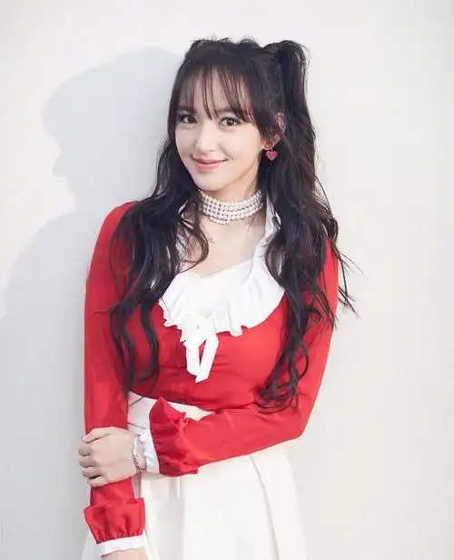 粉丝嘉年华"奶潇"可爱现身,两大男团惹争议,一分为三不如解散