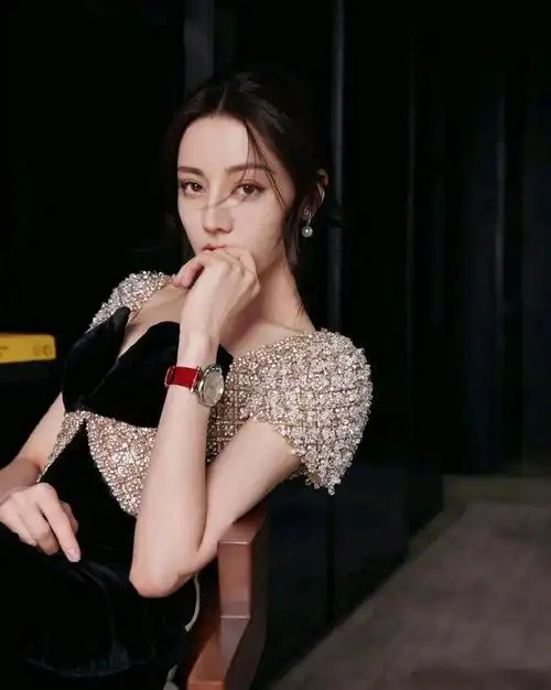 迪丽热巴美图分享__财经头条