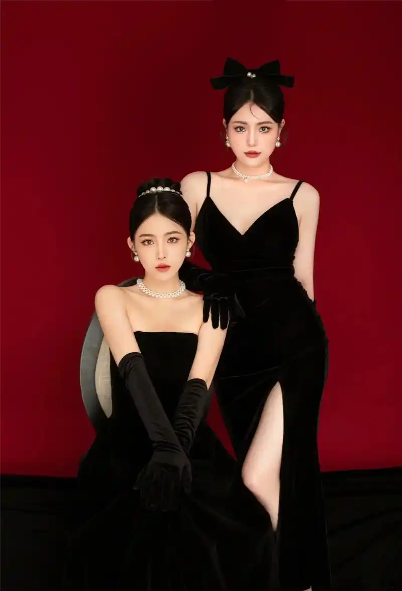 闺蜜照 • 赫本风带上你的小姐妹一定要有这么一套艺术照! - 抖音