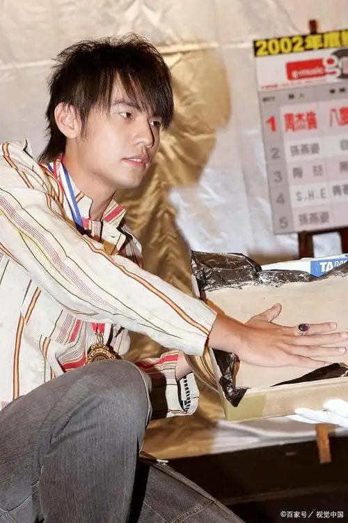 七里香是周杰伦的经典之作浪漫的旋律唯美的歌词