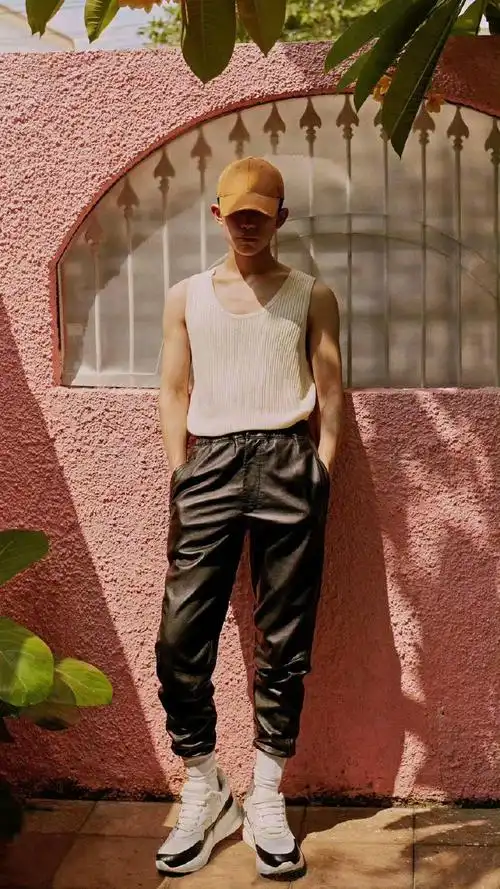 易烊千玺小网站更新照片#像不像,你们就说像不像吧