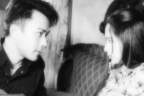 《千山暮雪》刘恺威吻戏 咬破颖儿嘴唇被封禽兽(组图)