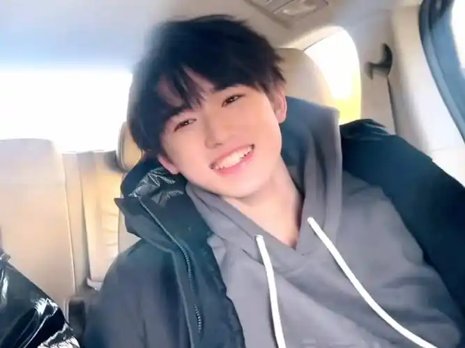 【宋亚轩】治愈笑容蒜轩,爱笑的孩子运气都不会差