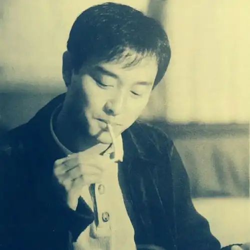 有没有张国荣吸烟的照片 求图? - 知乎